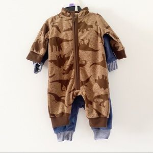 NWT Carter’s set of two fleece onesies sz 3 months